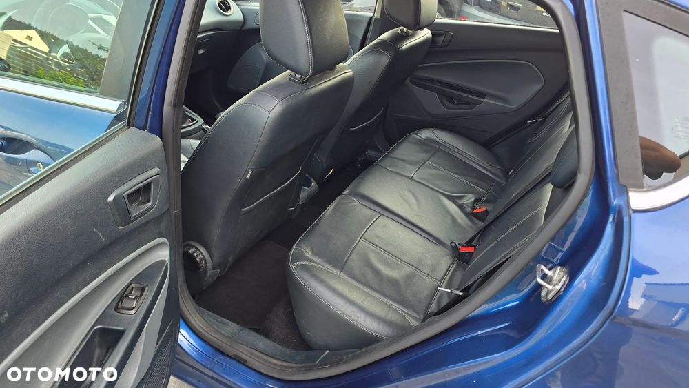 Ford Fiesta 1.6 TDCi DPF Ghia - 10