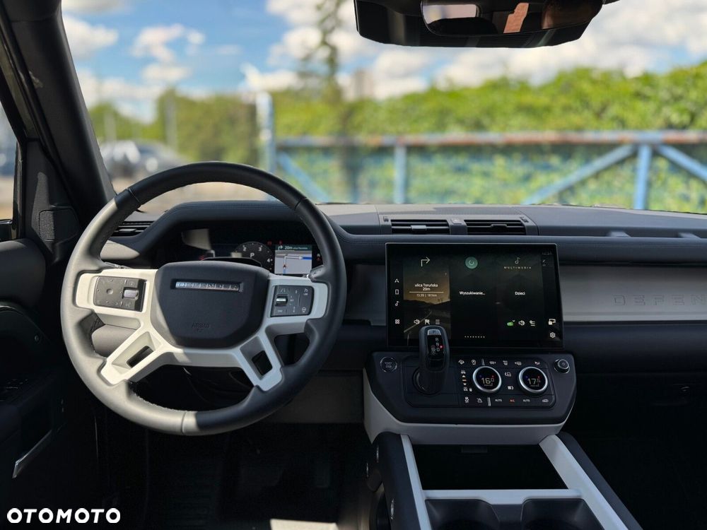 Land Rover Defender - 22