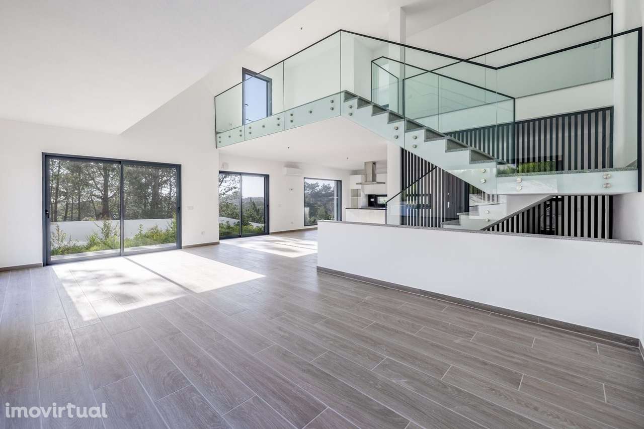 MORADIA MODERNA T4 COM PISCINA, GARAGEM E VISTAS PARA O MAR - ESPARTAL - Grande imagem: 2/49