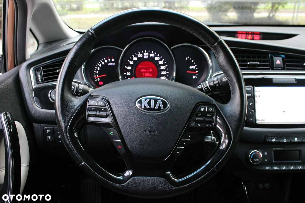 Kia Ceed - 8