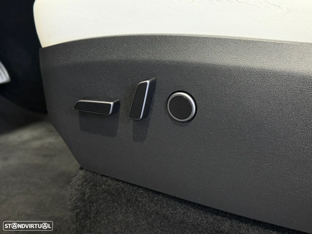Tesla Model Y Performance Dual Motor AWD - 29