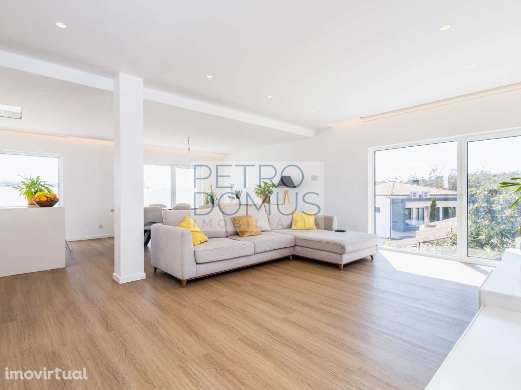 MORADIA T5 MAIS DUAS SALAS EM CONDOMINIO FECHADO - Grande imagem: 4/54