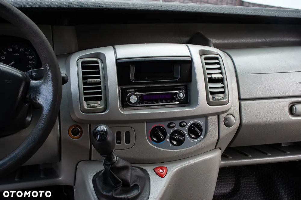 Renault Trafic 2.0 dCi 115 FAP Grand Passenger Black Edition - 33