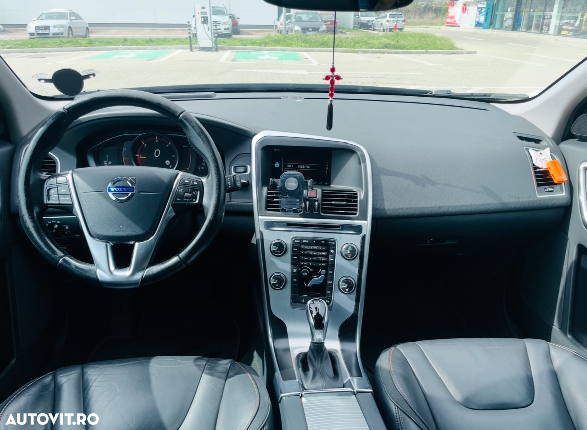 Volvo XC 60 D4 AWD Geartronic RDesign - 10