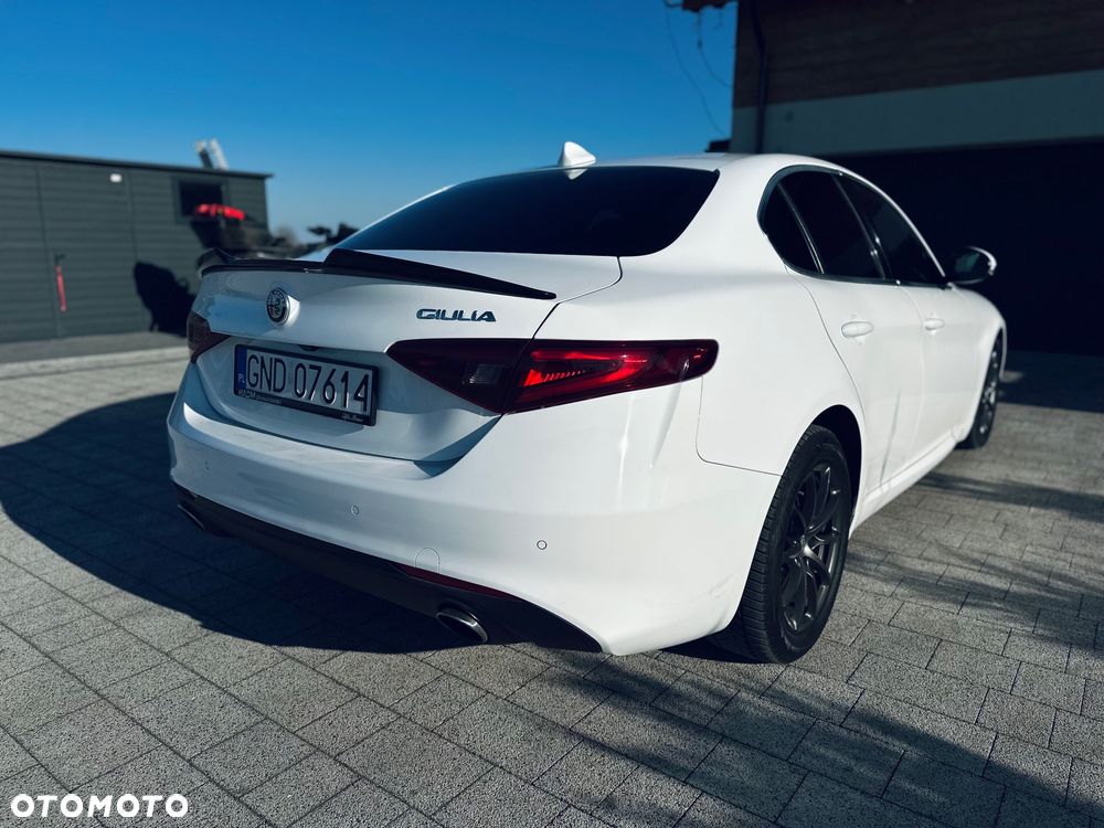 Alfa Romeo Giulia 2.0 Turbo Veloce - 8