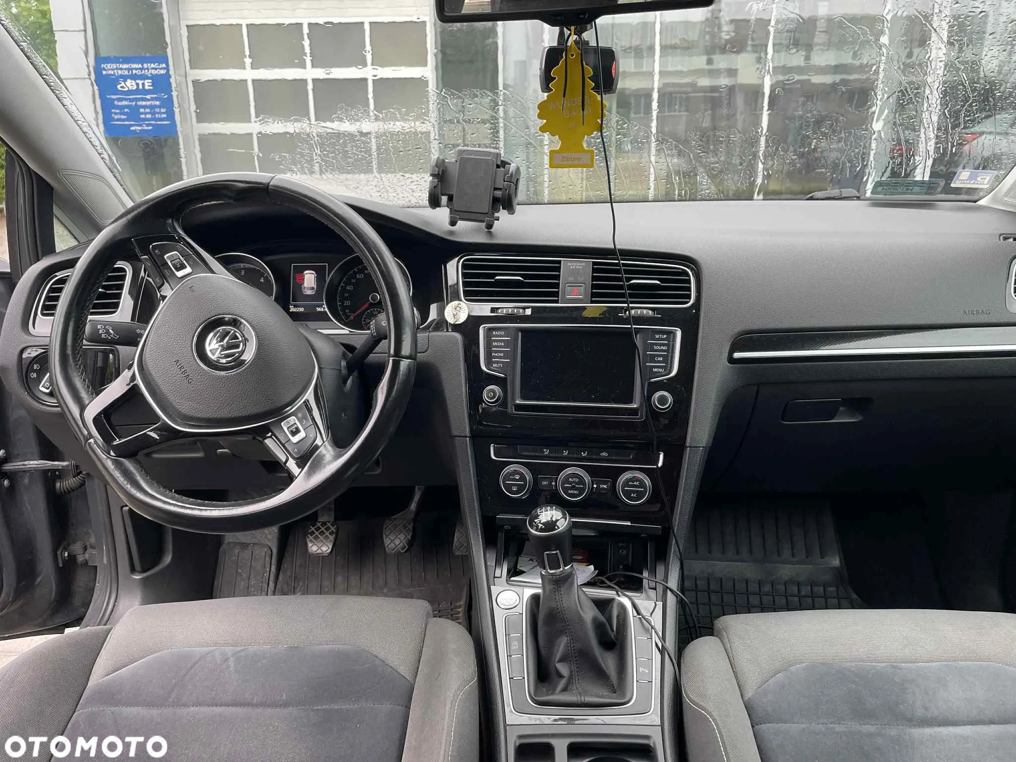 Volkswagen Golf - 2