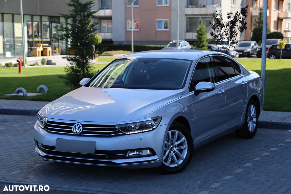 Volkswagen Passat 2.0 TDI DSG Comfortline - 1