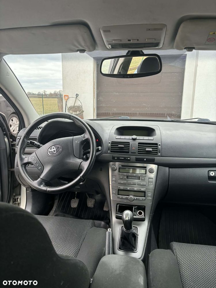 Toyota Avensis 2.0 VVT-i High - 9