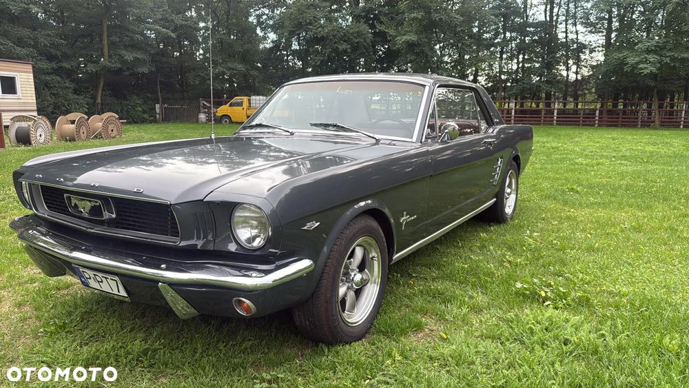 Ford Mustang - 1