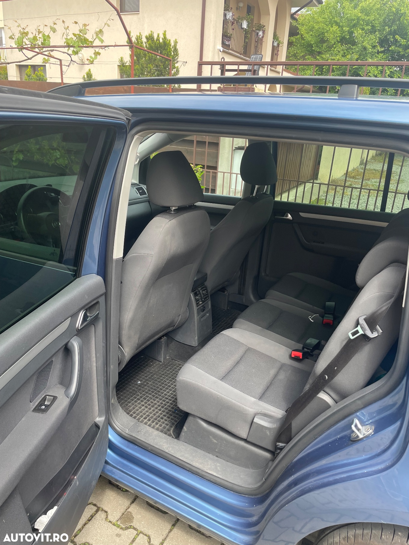 Volkswagen Touran 1.6 TDI DSG Trendline - 6
