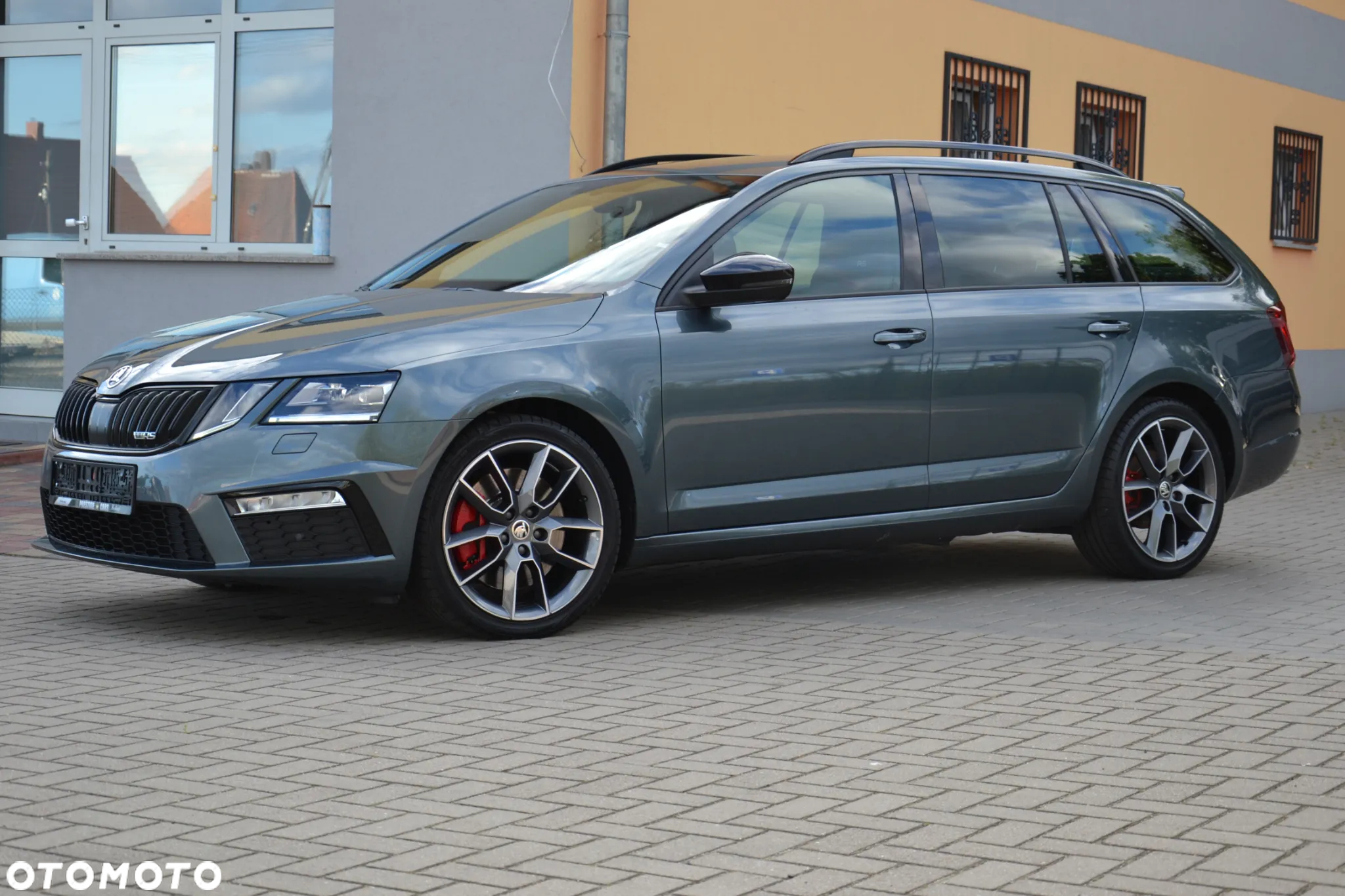 Skoda Octavia Combi 2.0 TSI DSG RS - 5