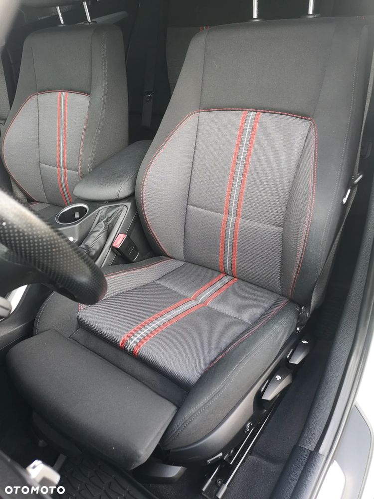 BMW X1 xDrive20i Sport Line - 28