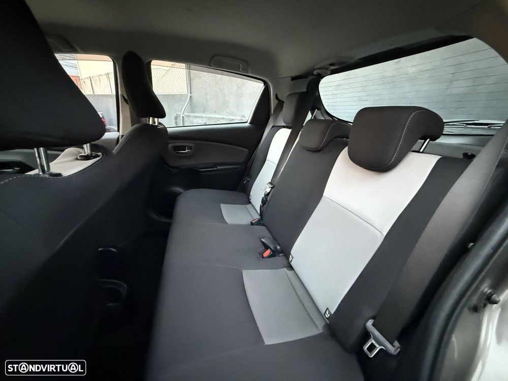 Toyota Yaris 1.5 HSD Comfort +P.Style+P.Techno - 3