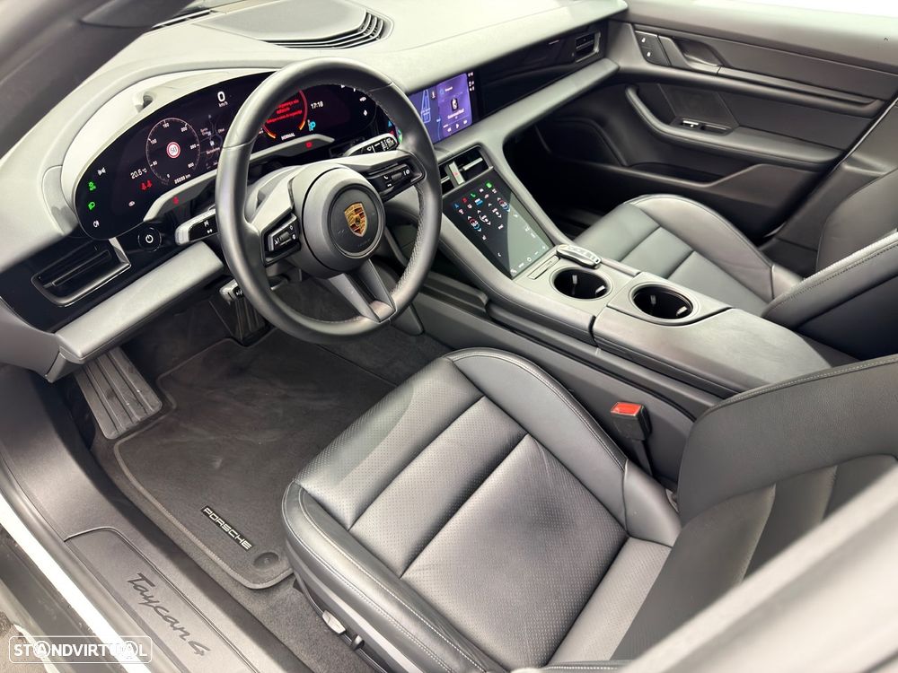 Porsche Taycan Cross Turismo 4 - 16