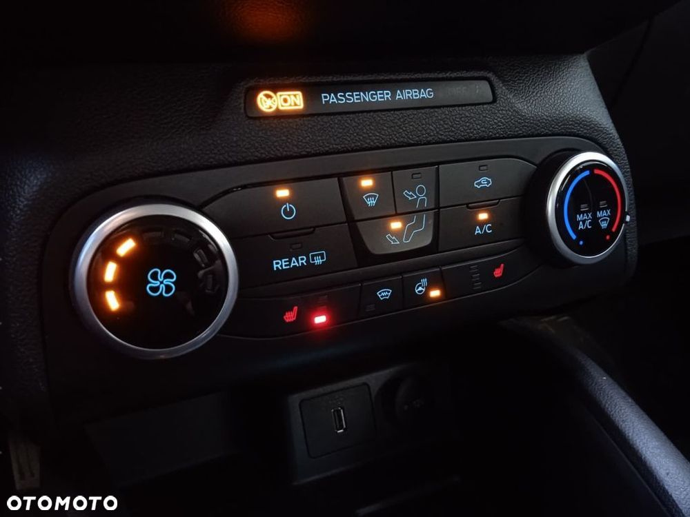 Ford Focus 1.0 EcoBoost Trend - 23