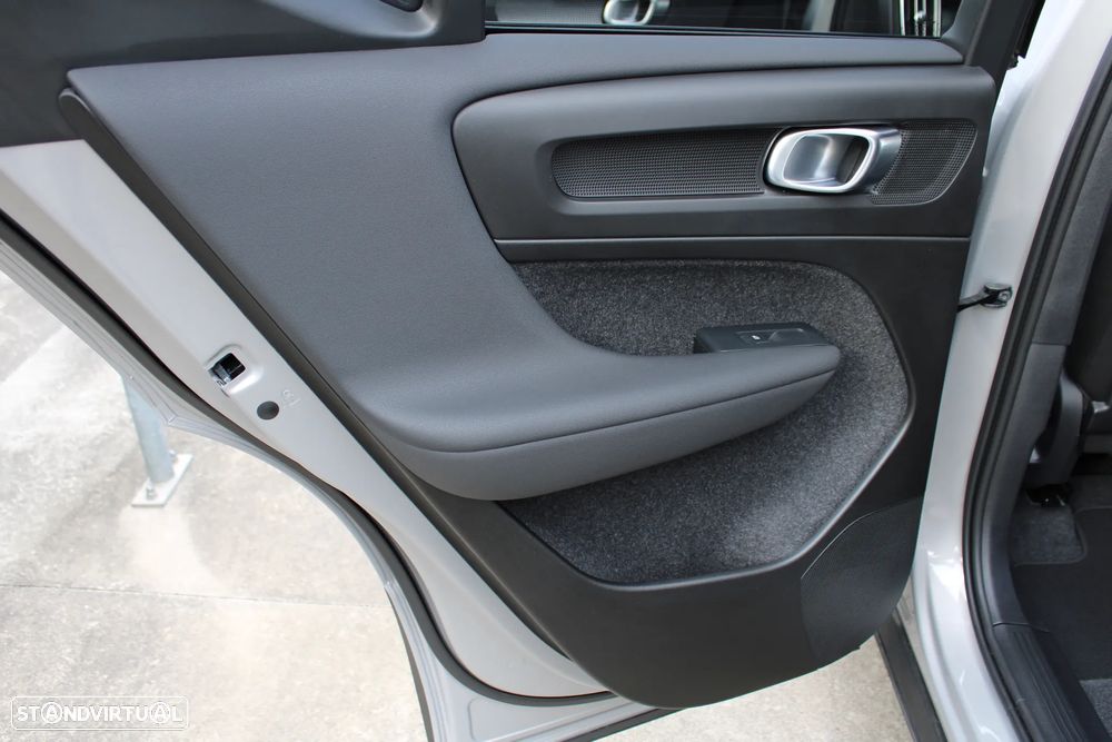 Volvo XC 40 1.5 T2 Plus Dark Auto - 50