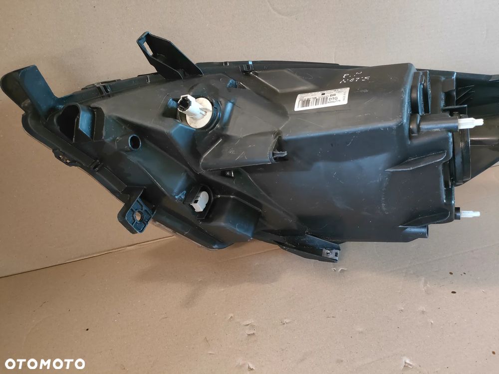 NISSAN NOTE I LIFT 10- LAMPA PRAWY PRZÓD ANGLIA UK - 8