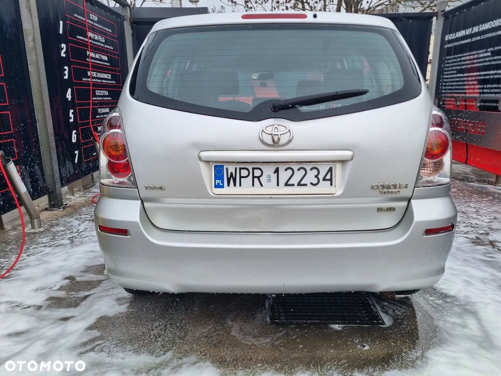 Toyota Corolla Verso 2.2 D-4D - 3