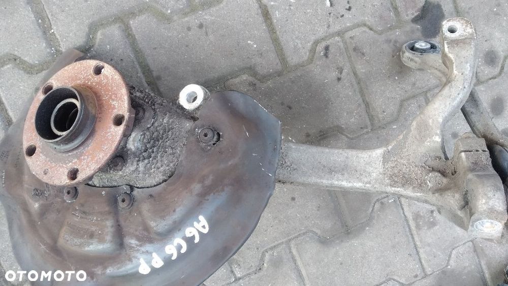Audi A6 C6  3.2 FSI zwrotnica piasta przód przednia prawa - 4