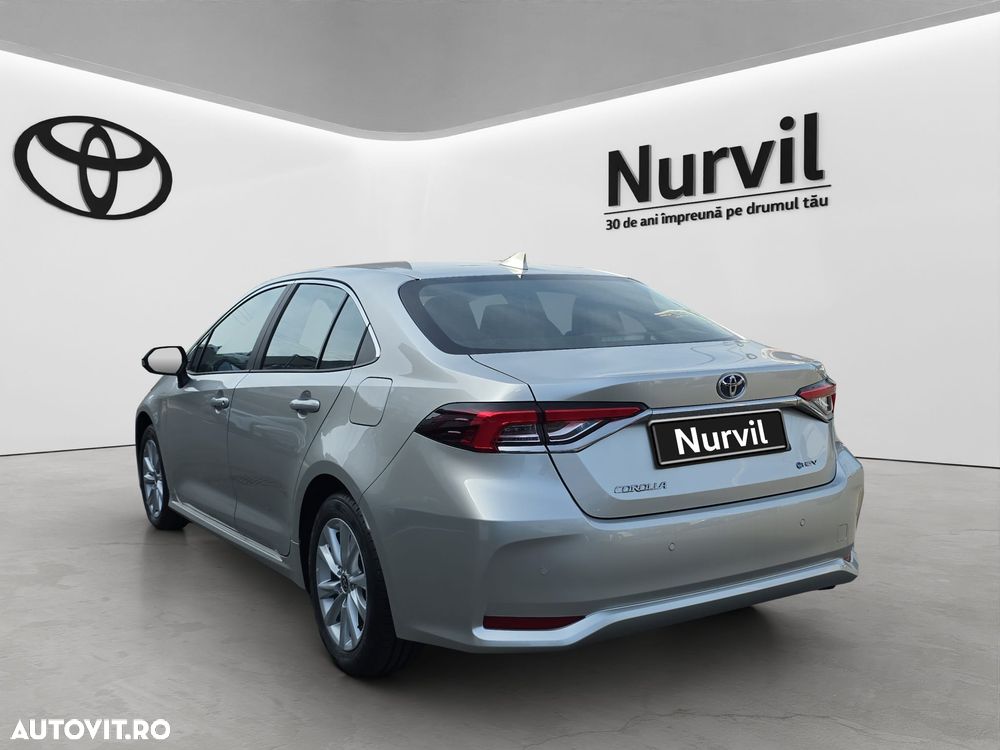 Toyota Corolla 1.8 HSD Business - 3