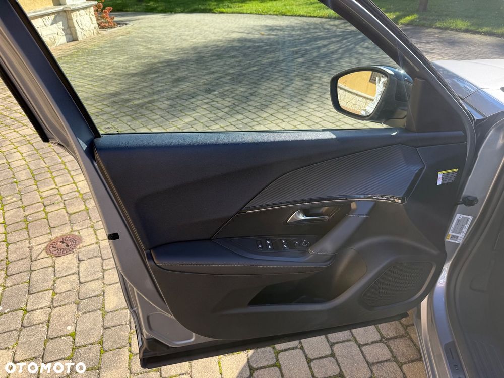 Peugeot 2008 PureTech 130 EAT8 GT - 28