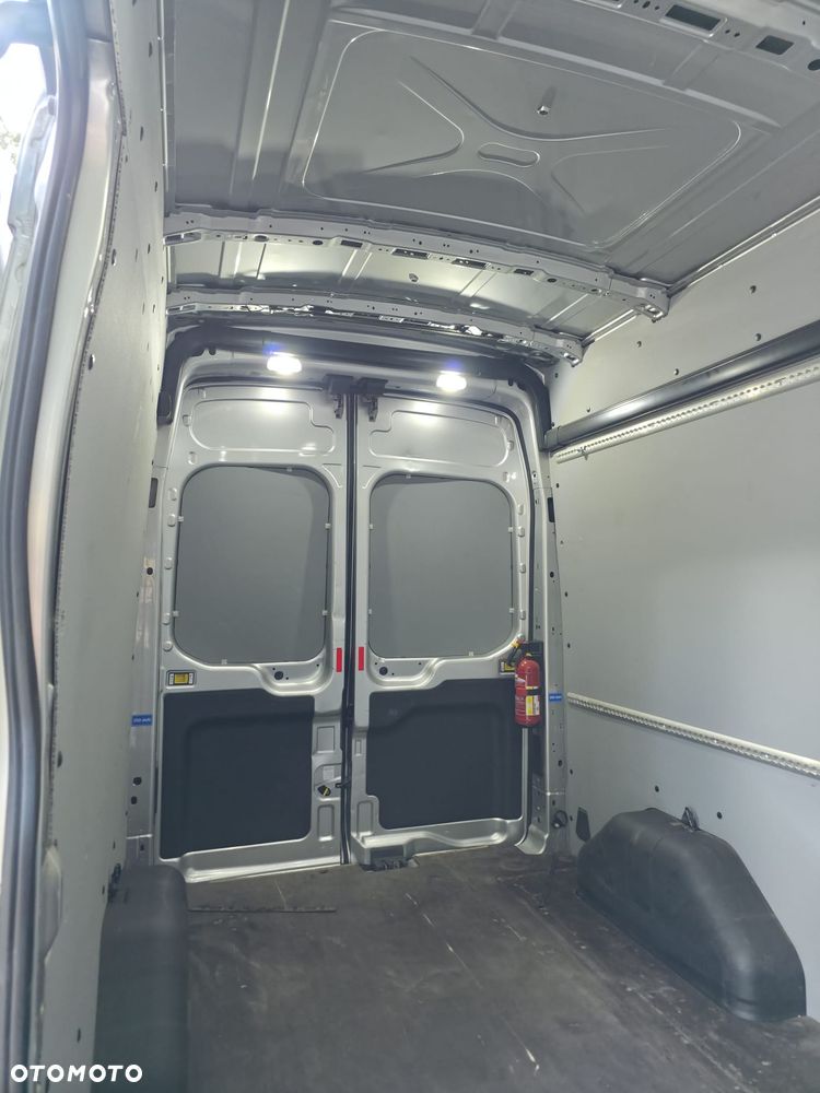 Ford Transit - 18