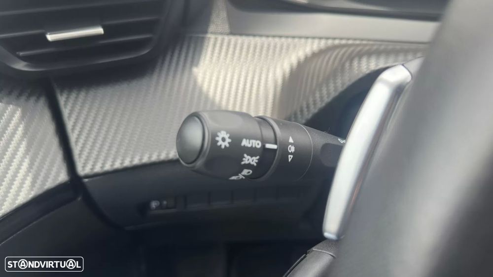 Peugeot 2008 1.2 Hybrid Allure e-DCS6 - 14