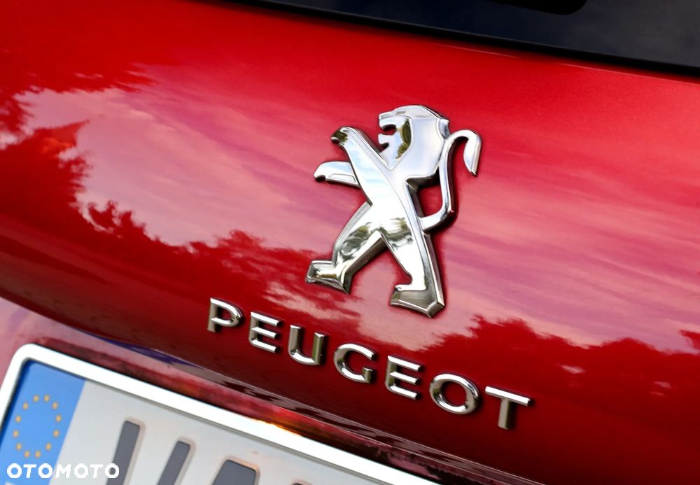 Peugeot 2008 1.2 Pure Tech Allure S&S - 17
