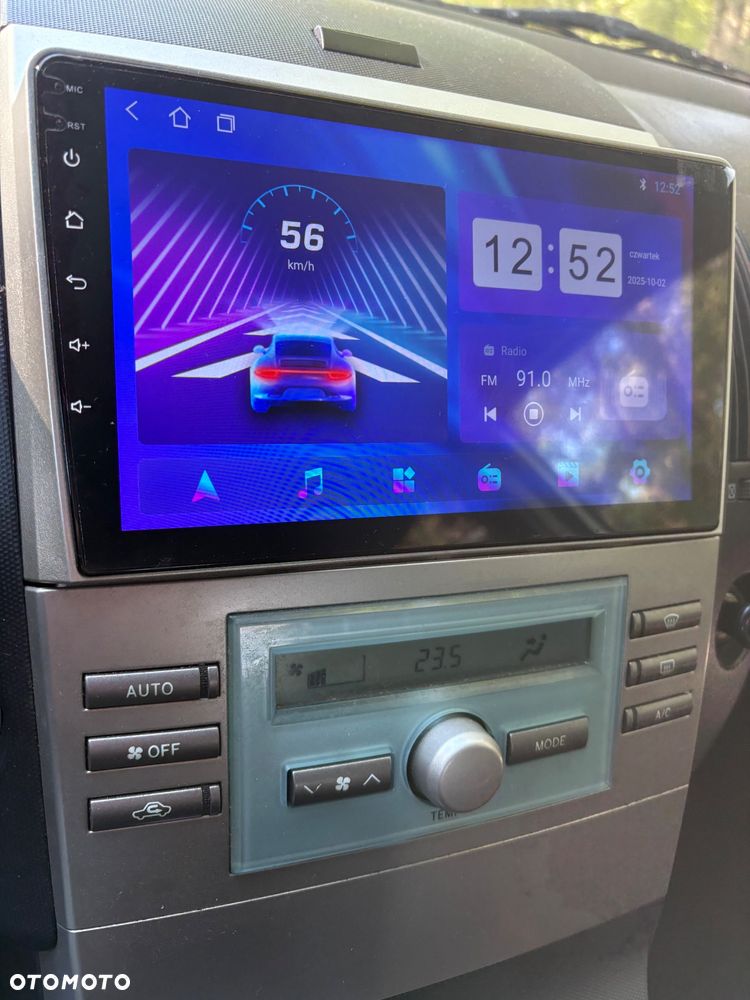 Toyota Corolla Verso - 8