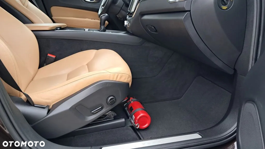 Volvo XC 60 D4 Drive-E Momentum - 30