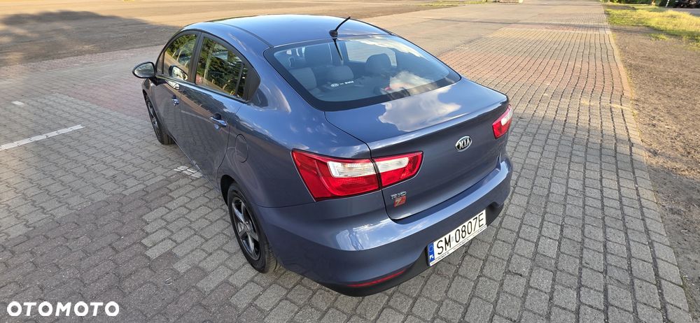 Kia Rio 1.2 L - 12