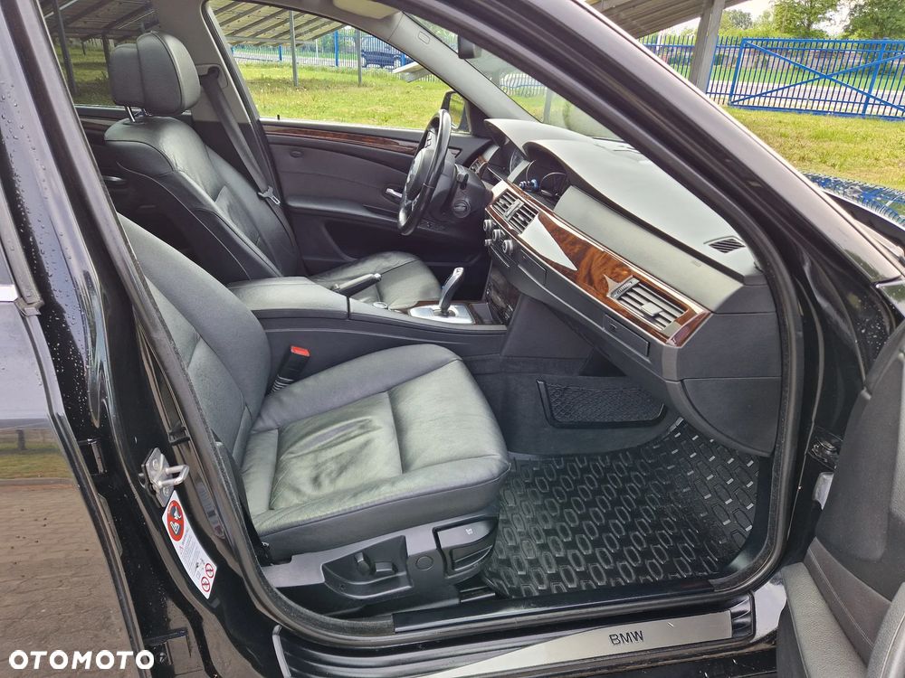 BMW Seria 5 530d xDrive - 14
