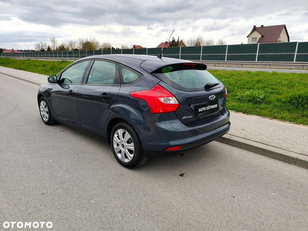 Ford Focus 1.6 Ambiente - 9