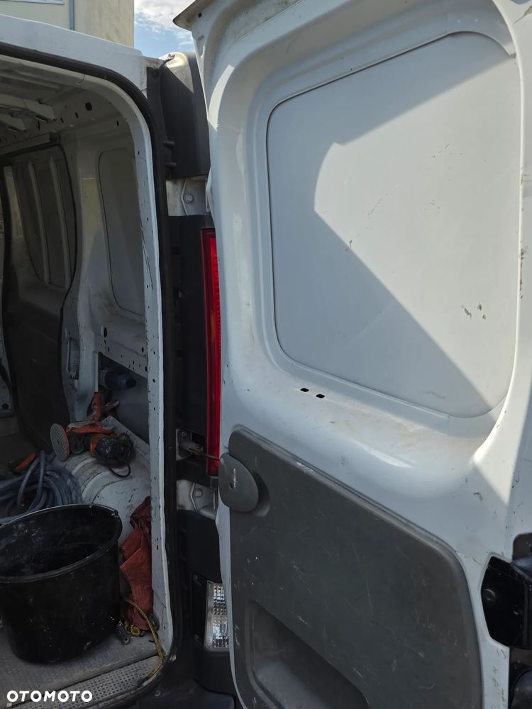 Opel Vivaro L1H1 2.7t - 14