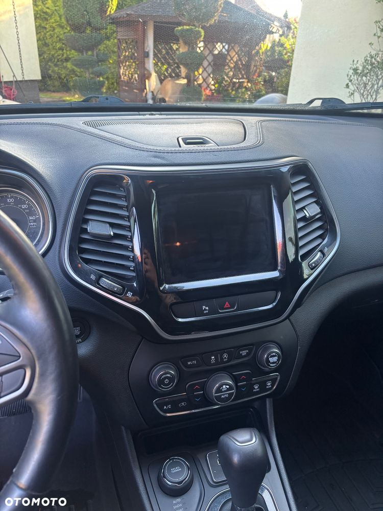 Jeep Cherokee - 10