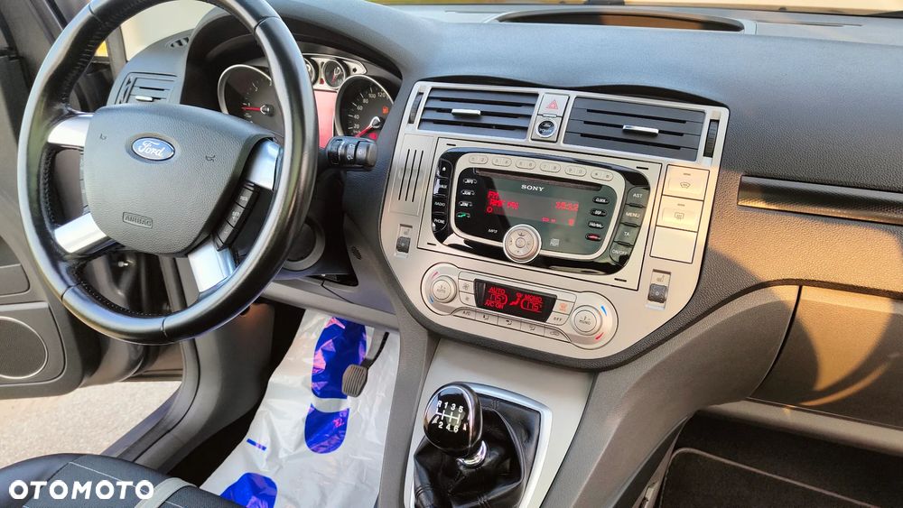 Ford Kuga 2.0 TDCi 4x4 Titanium - 37