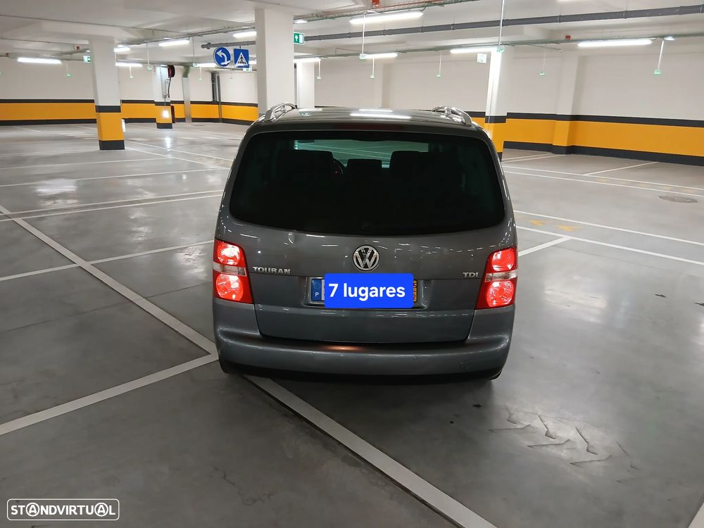 VW Touran 1.9 TDi Highline 7L - 24