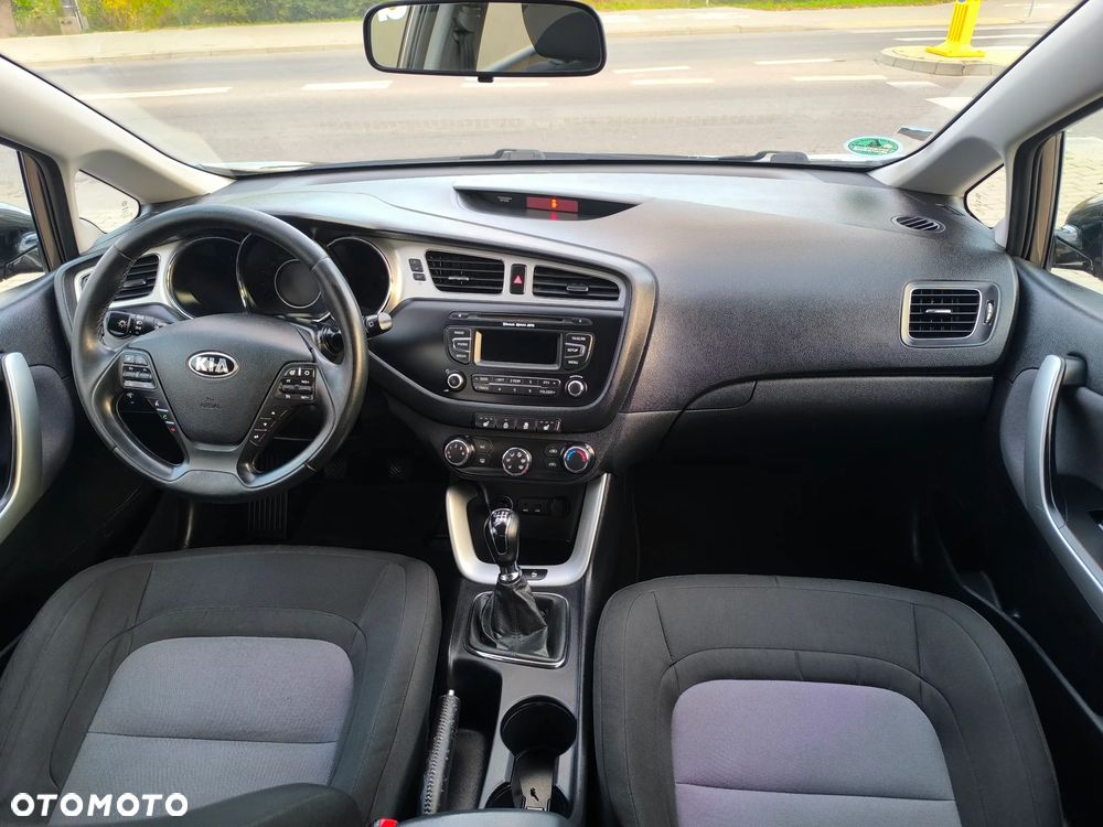 Kia Ceed 1.6 CRDi 128 Dream Team Edition - 13