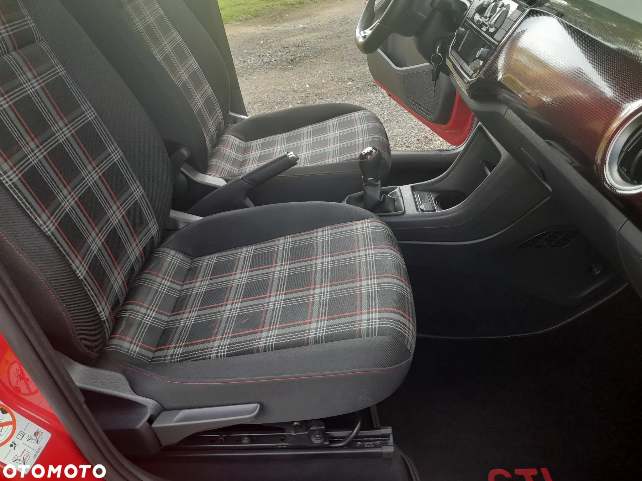 Volkswagen up! GTI - 35