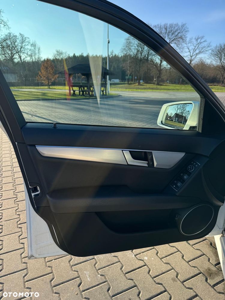 Mercedes-Benz Klasa C 220 CDI DPF (BlueEFFICIENCY) - 12