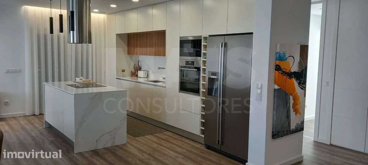 Apartamento T3 no Último Andar com Varanda Panorâmica, Garagem e A...