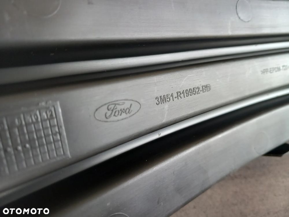 Zaślepka otworu na halogen - kratka zderzaka prawa Ford Focus 2004-/Focus C-Max 2003-2007 1300403 - 4