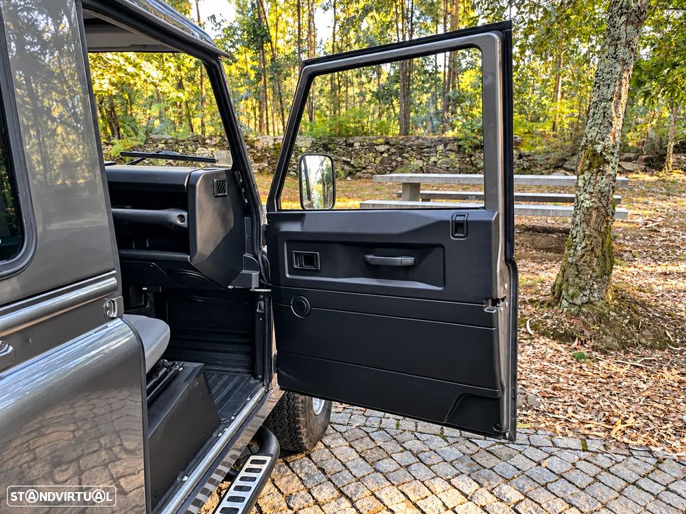 Land Rover Defender 90 2.4 CRD SE - 25