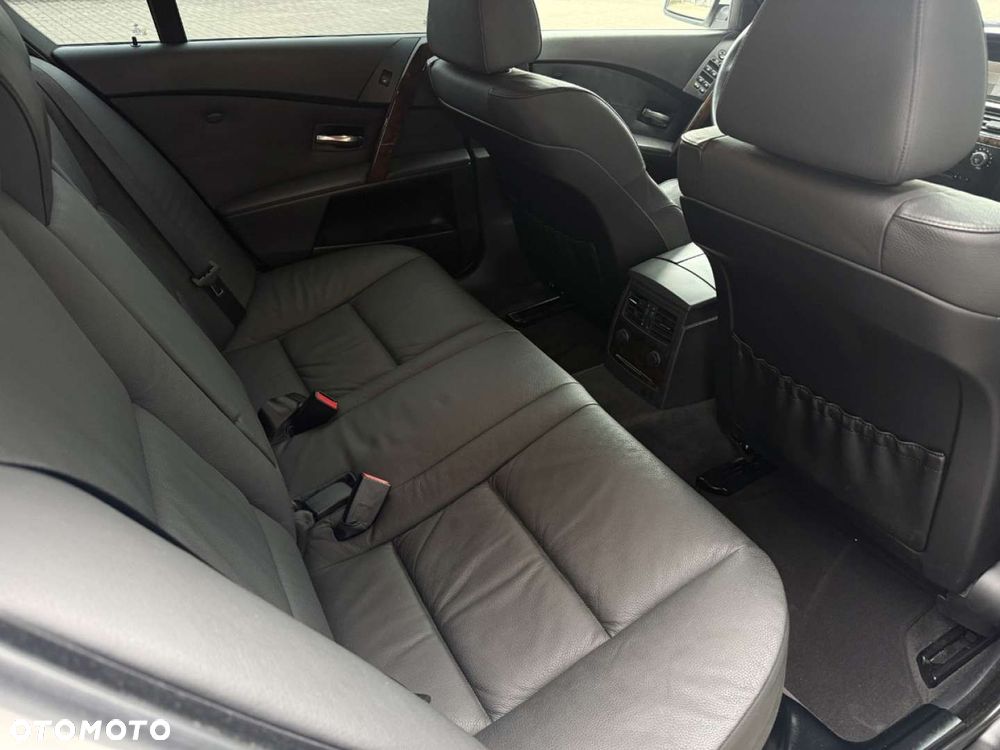 BMW Seria 5 540i Edition Sport - 36
