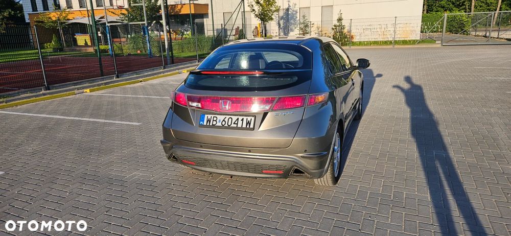 Honda Civic 1.8 Comfort - 11