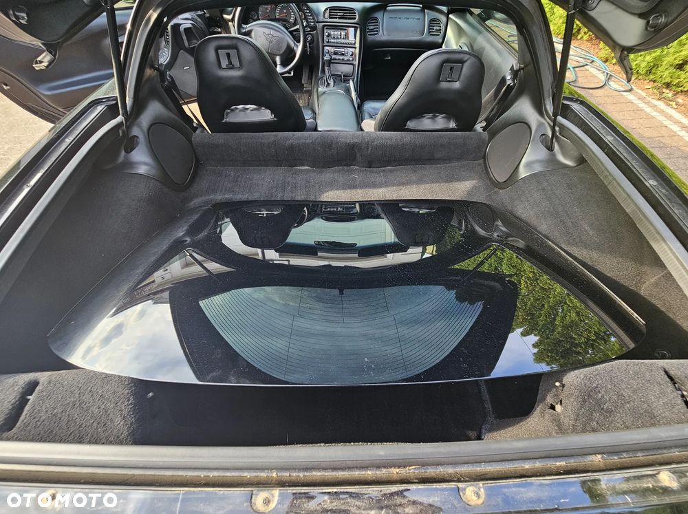 Chevrolet Corvette - 11