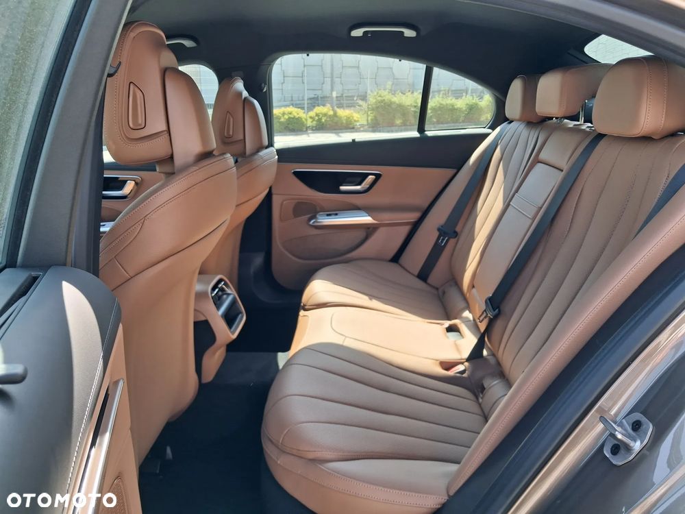 Mercedes-Benz Klasa E 300 de PHEV 4-Matic Avantgarde 9G-Tronic - 13