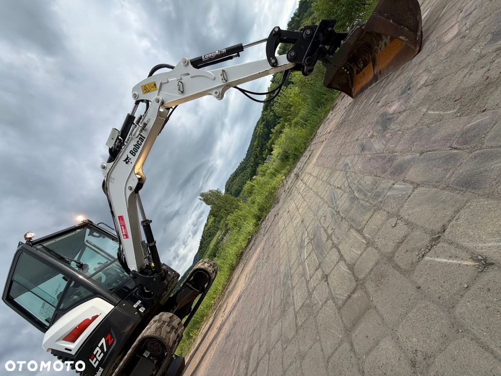 Bobcat E27z. Koparka Gąsienicowa 2,7 tony. 2024 rok. 870 mtg. Maszyna nie różni się od nowej z salonu!! Skarpówka Hydrauliczna! Pochodzi ze szkółki roślinnej z Norwegii. Zero luzów. pracowała przy krzewach!! Aktualna DEKRA dokumentacja. Silnik Yanmar! Linie Hydr. Dodatkowe. Szybkozłącze Hydr. Szybka wolna jazda. Wersja Norweska. Długie ramię. OKAZJA. Zero wycieków. Sztywna maszyna! - 38