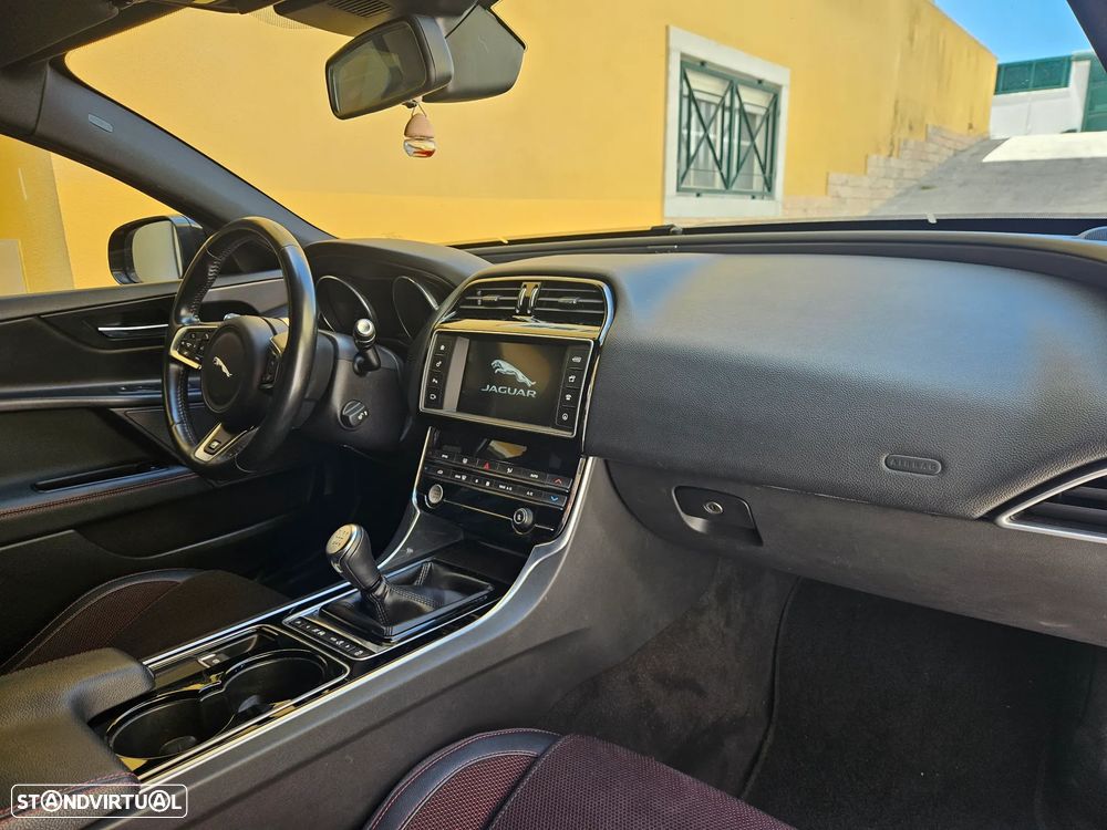 Jaguar XE 2.0 D R-Sport - 7