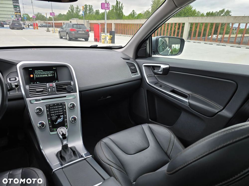 Volvo XC 60 D5 AWD Momentum - 25